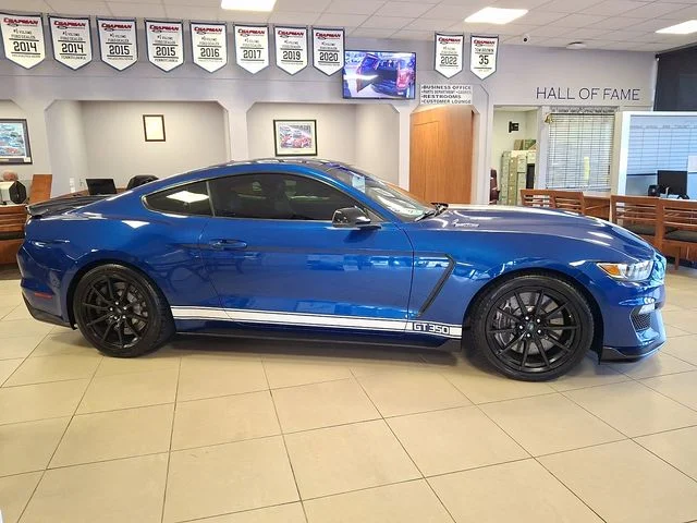 Used 2017 Lightning Blue Metallic Ford Shelby GT350 image 7