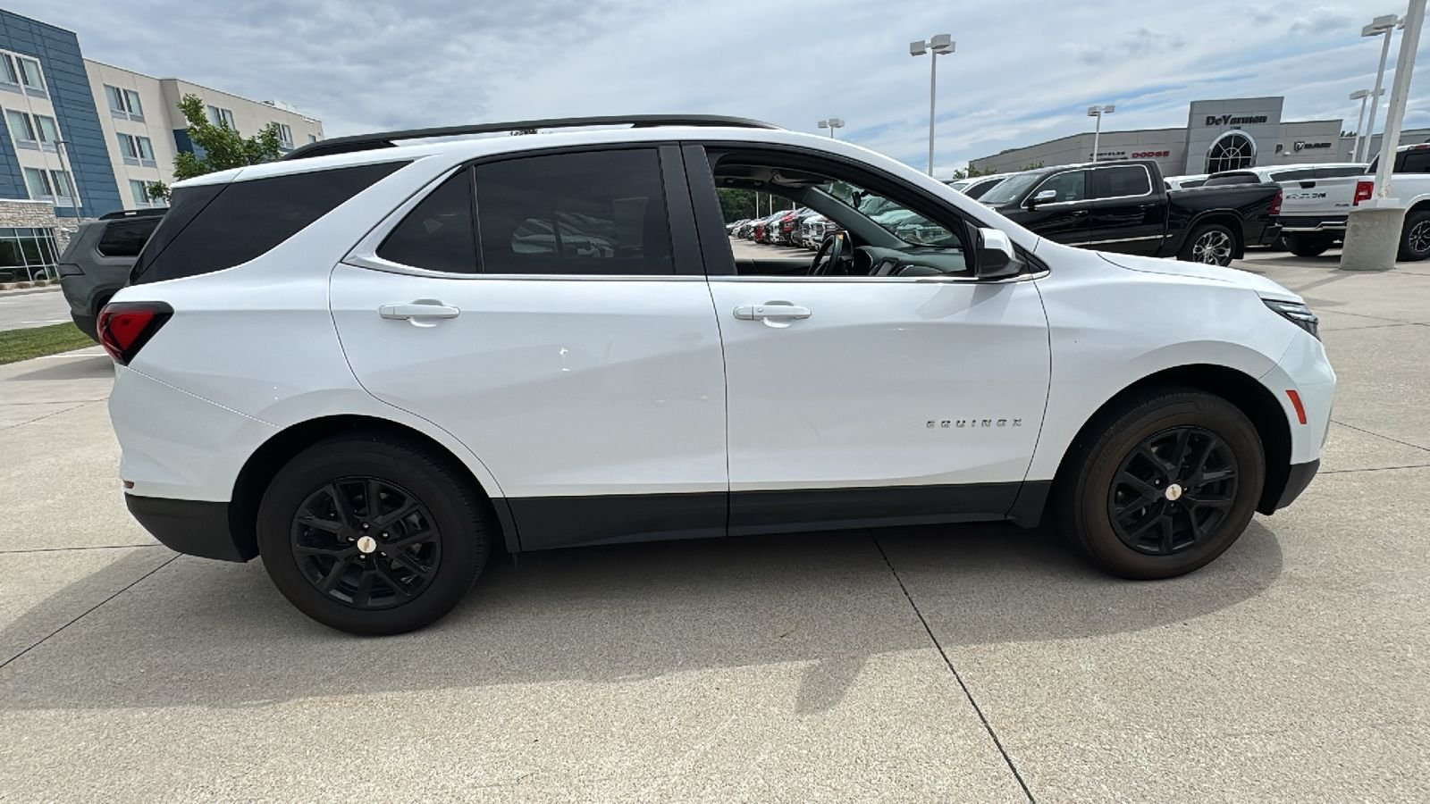 Used 2022 White Chevrolet LT image 17