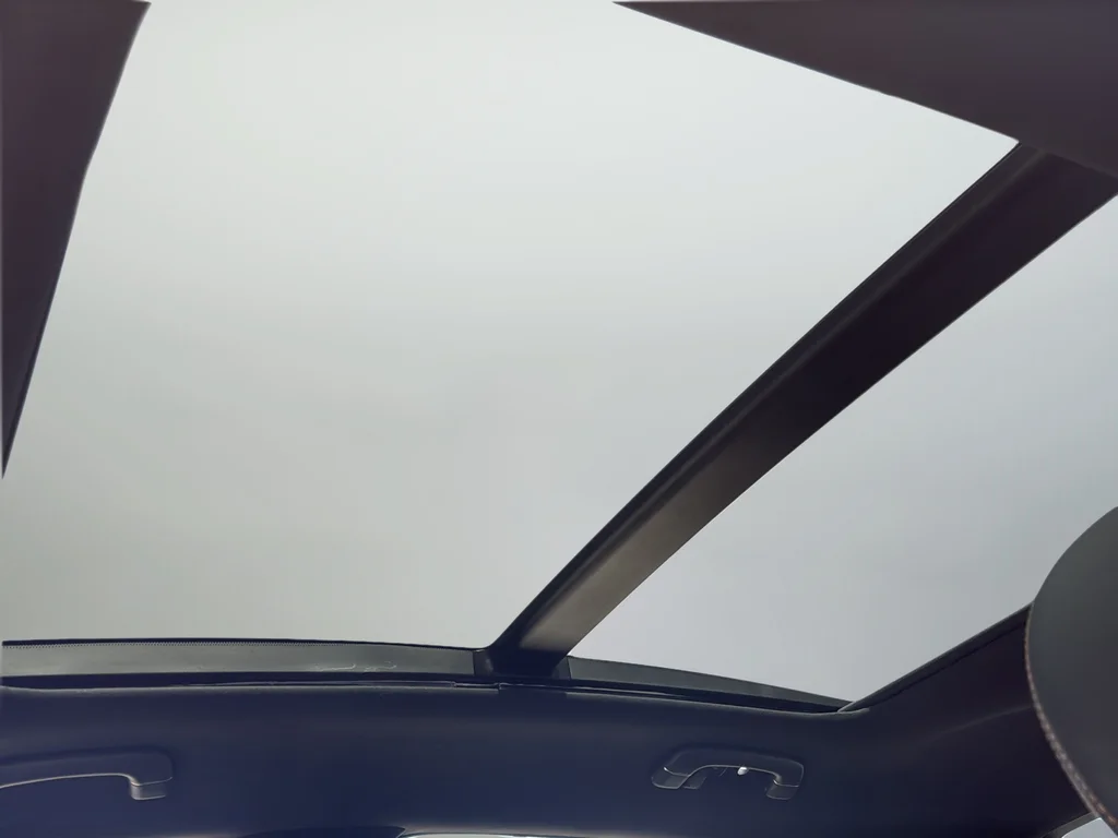 Used 2019 White Genesis 3.3T Sport image 19
