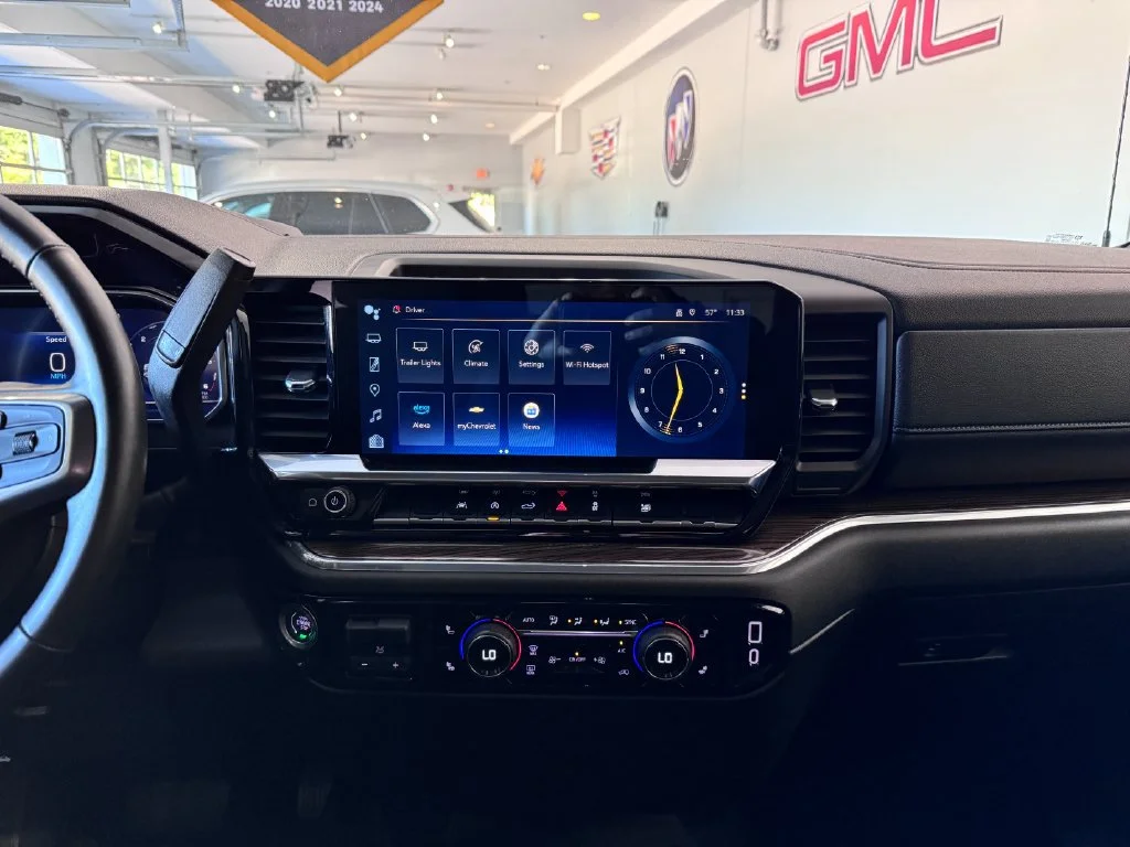 2025 Chevrolet Silverado 1500 LT - Photo 18