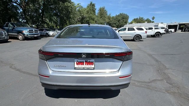 New 2026 Solar Silver Metallic Honda SE image 5