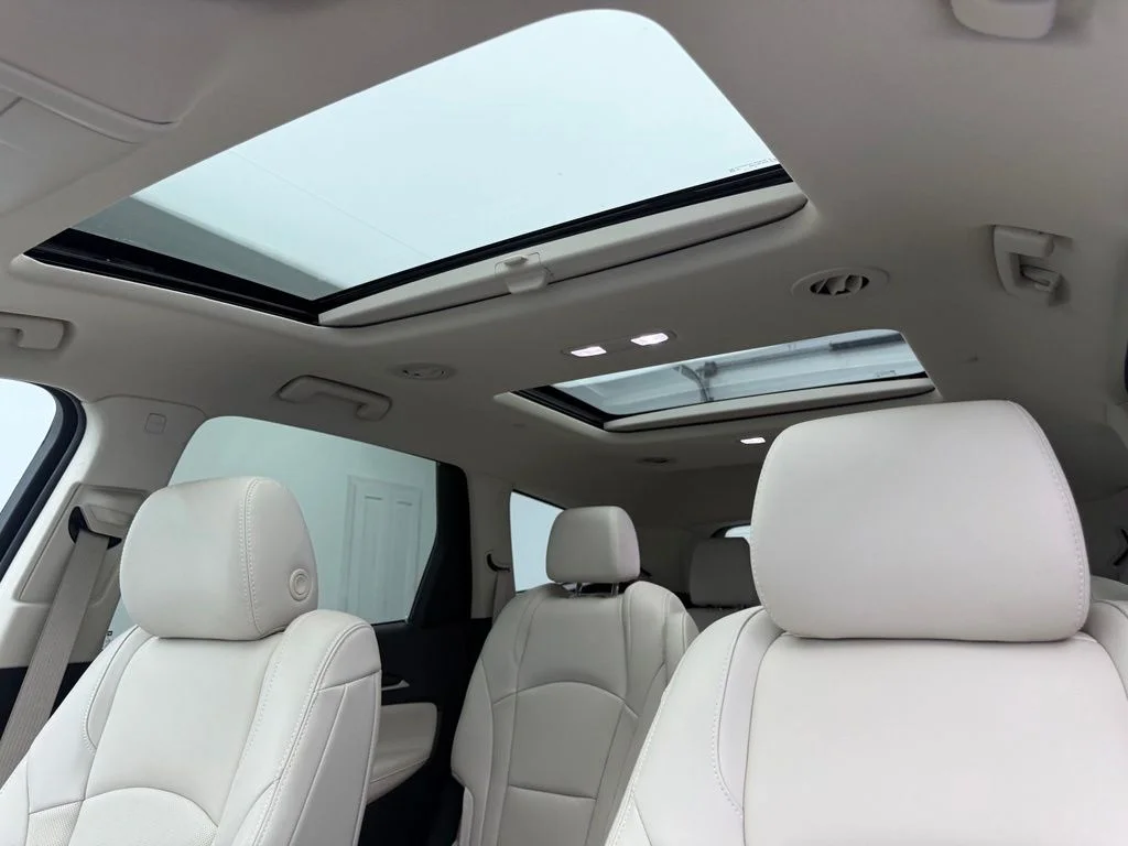 Used 2023 Green Buick Essence image 42