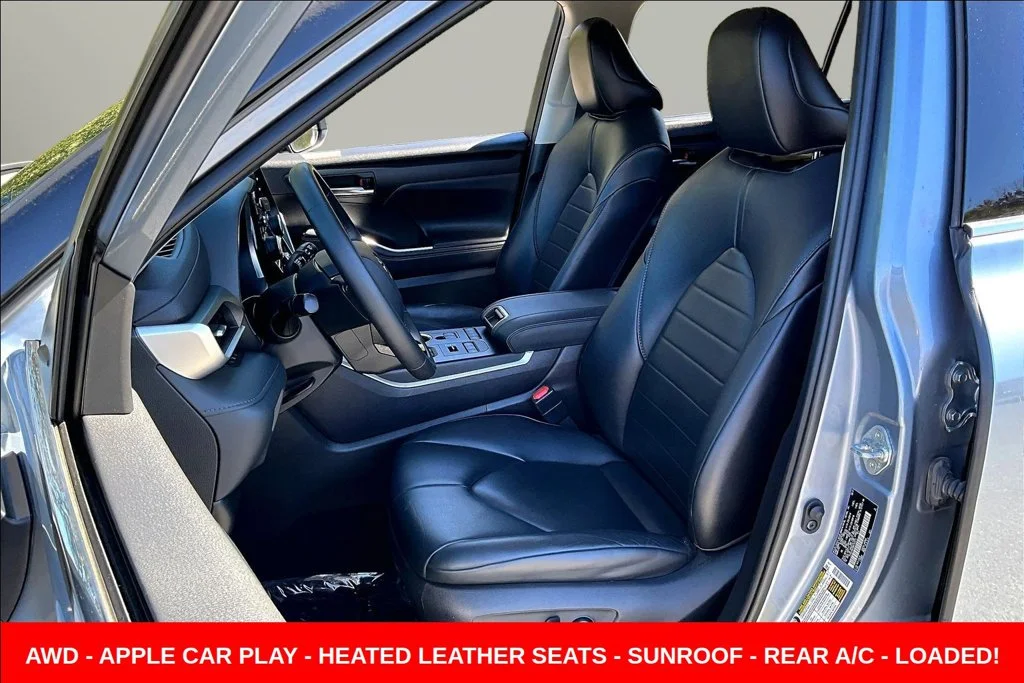 Used 2021 Silver Toyota XLE image 24