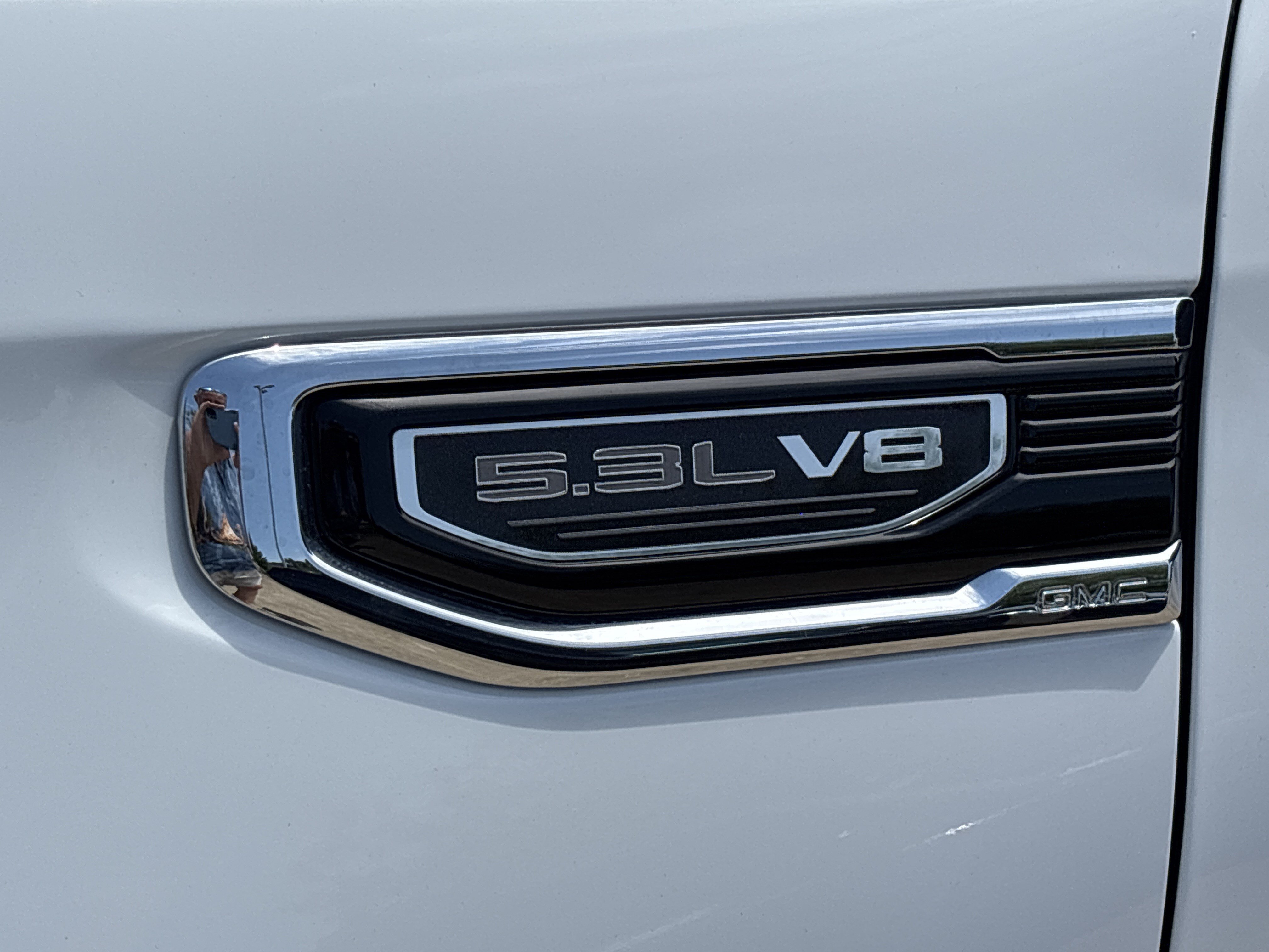 Used 2022 Summit White GMC SLT Crew Cab 4WD image 14