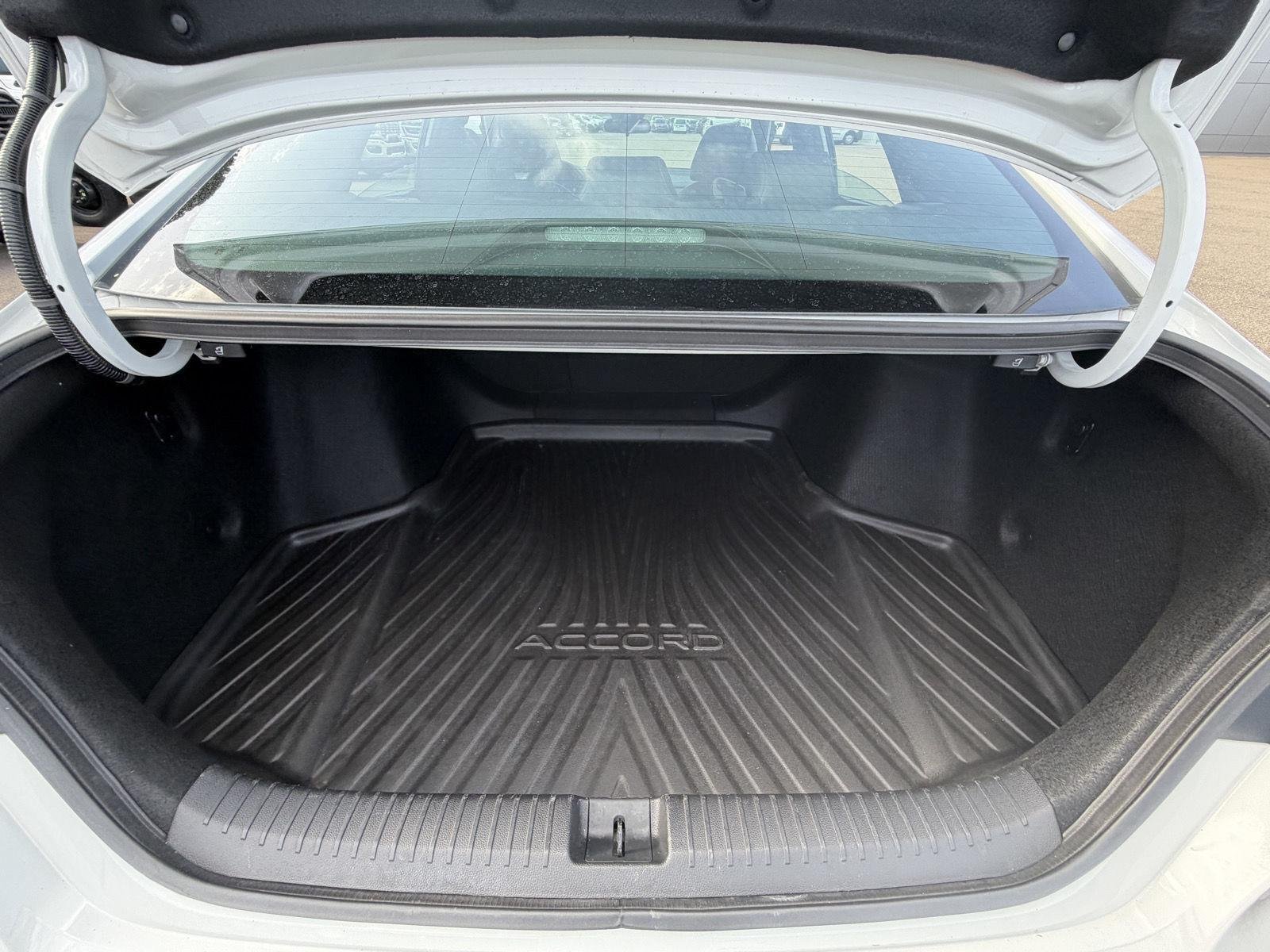 Used 2023 Platinum White Pearl Honda Sport-L image 17