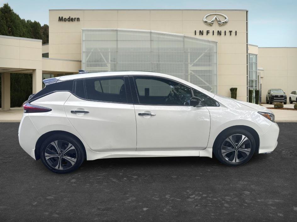 Used 2022 Super Black/Pearl White Nissan SL PLUS image 4