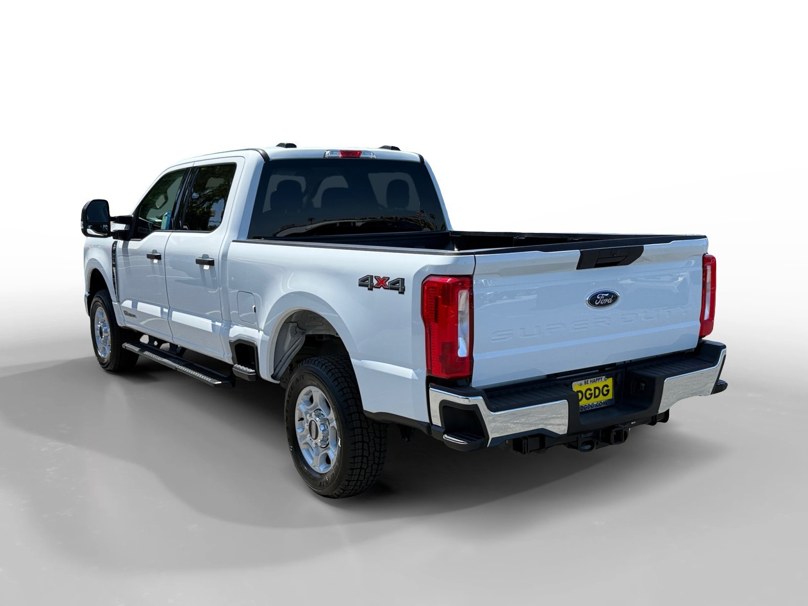Used 2025 Oxford White Ford XLT image 3