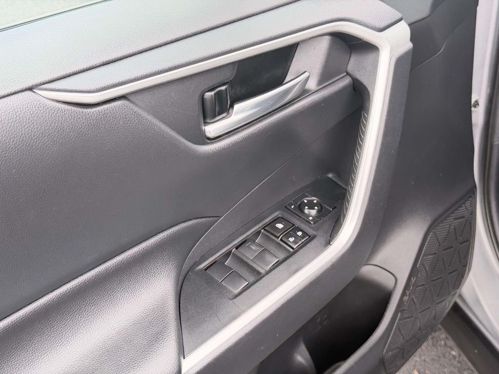 Used 2021 Silver Toyota XLE image 18