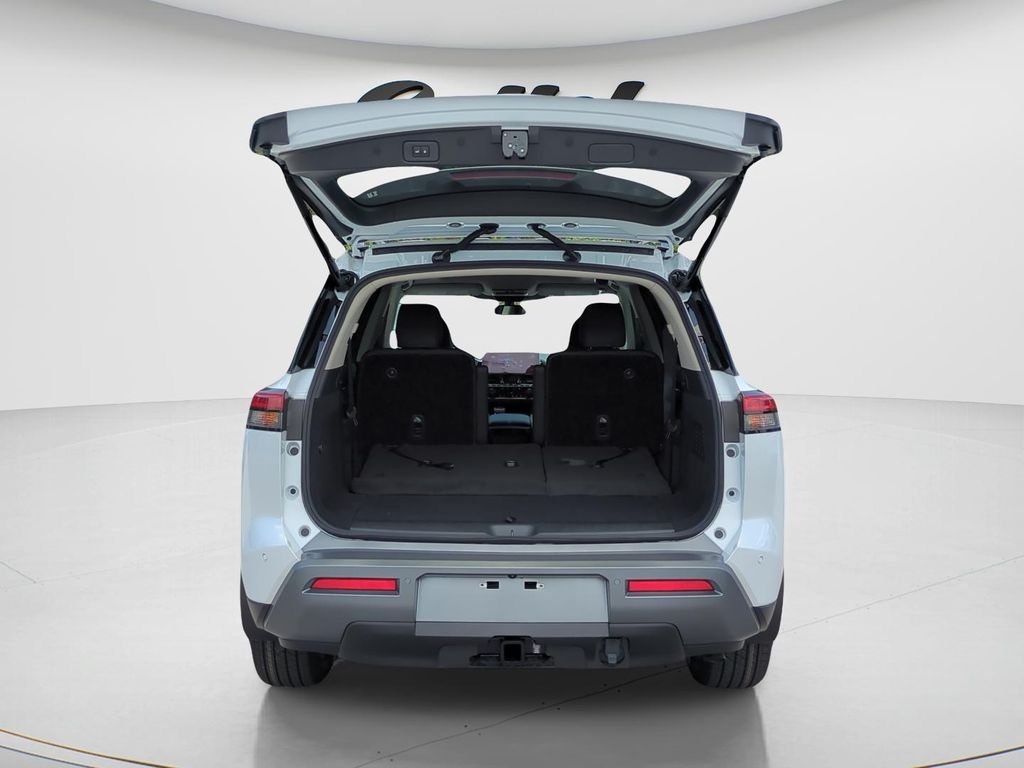 New 2026 Everest White Pearl TriCoat Nissan SL image 9