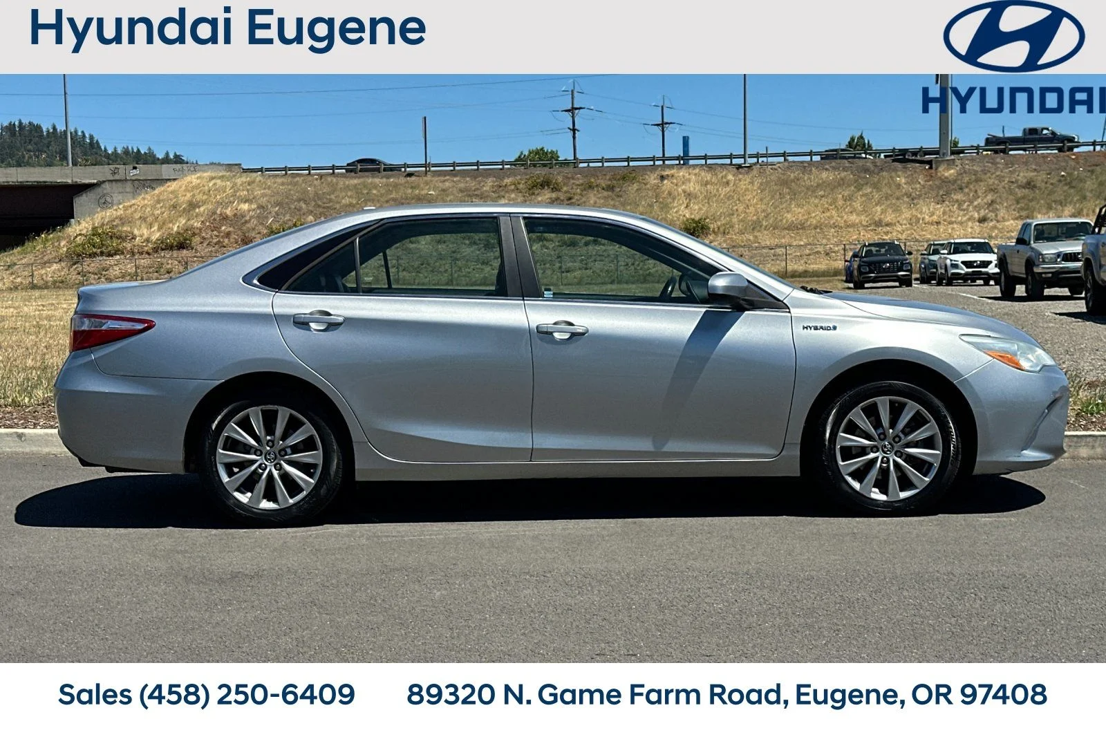 Used 2016 Silver Toyota XLE image 2
