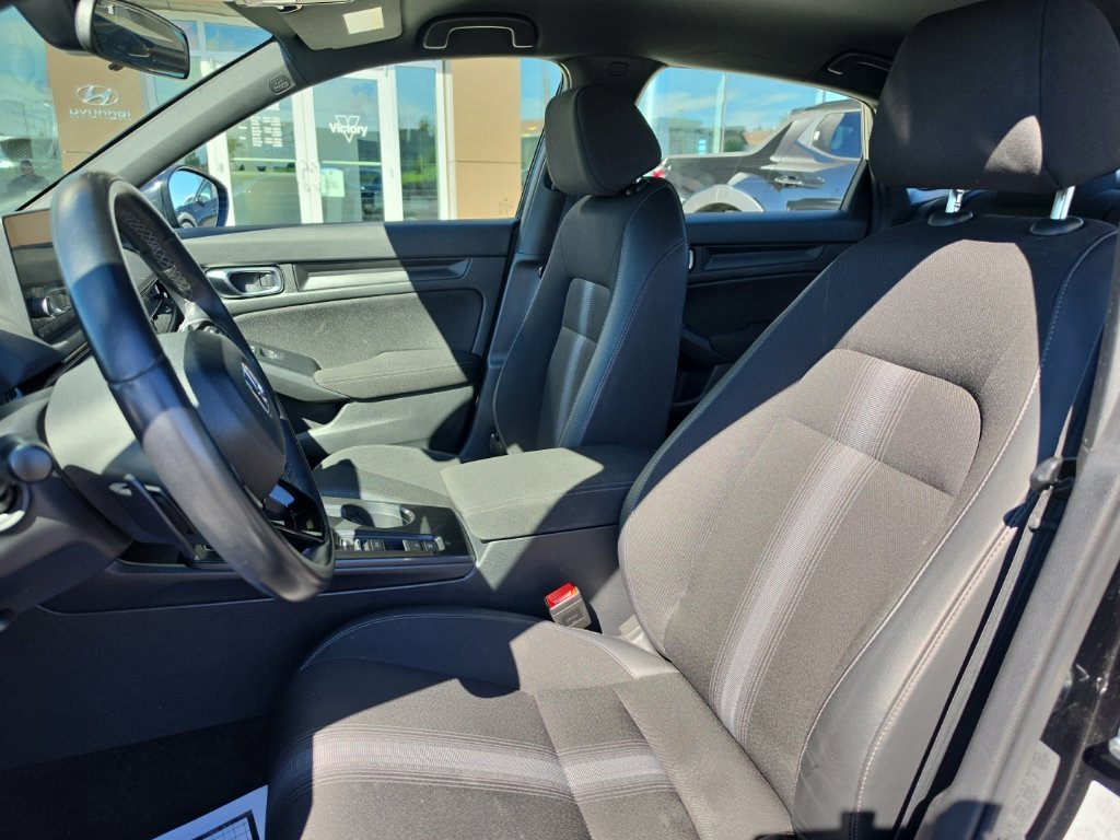 Used 2025  Honda Sport image 12