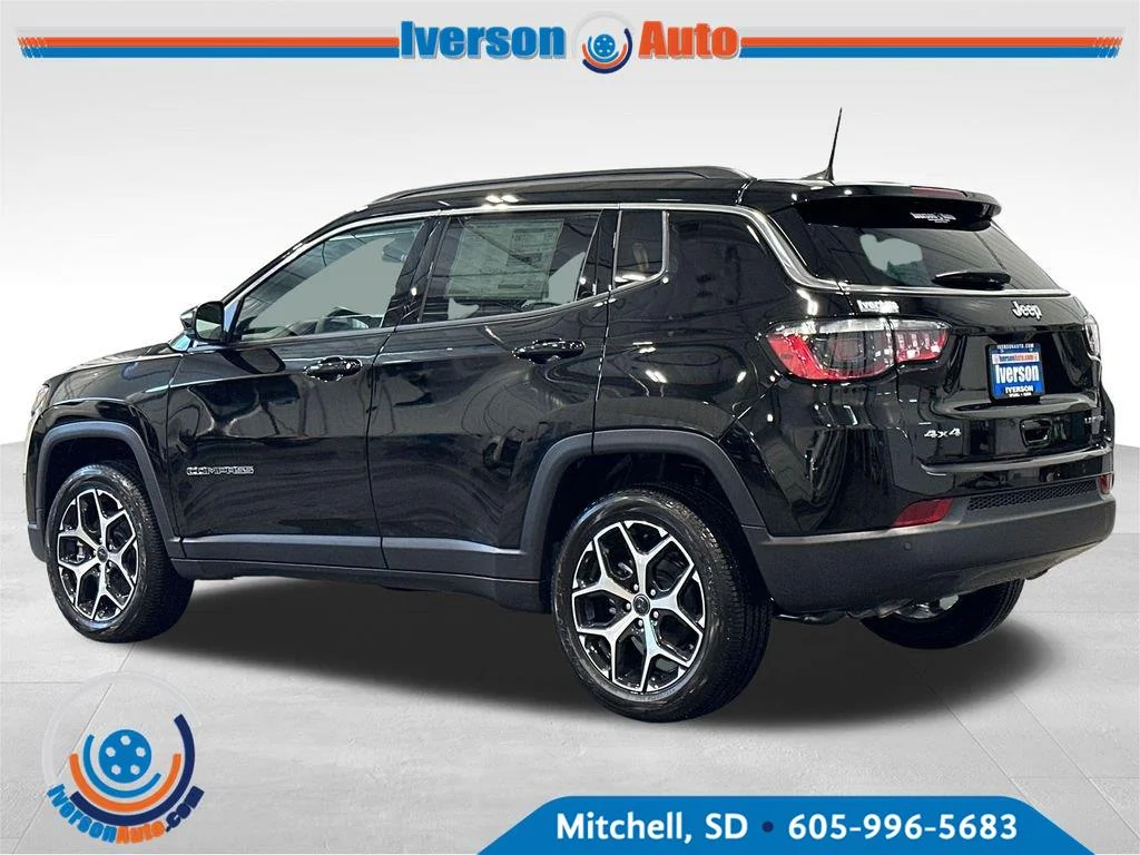 New 2026 Diamond Black Crystal Pearlcoat Jeep Limited image 5