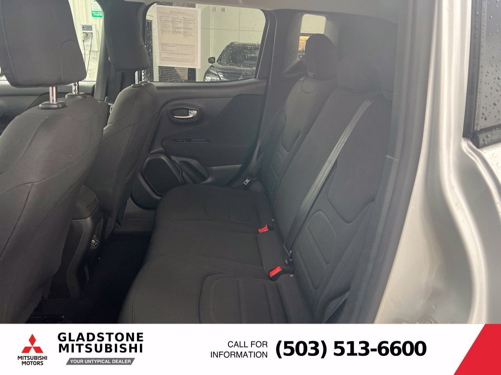 Used 2020 Glacier Metallic Clearcoat Jeep Latitude image 9