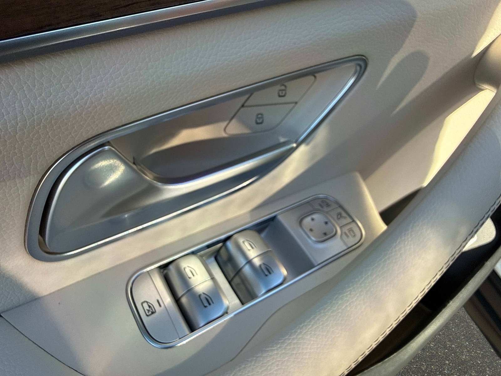 New 2026 Polar White Mercedes-Benz 450 4MATIC® SUV image 19