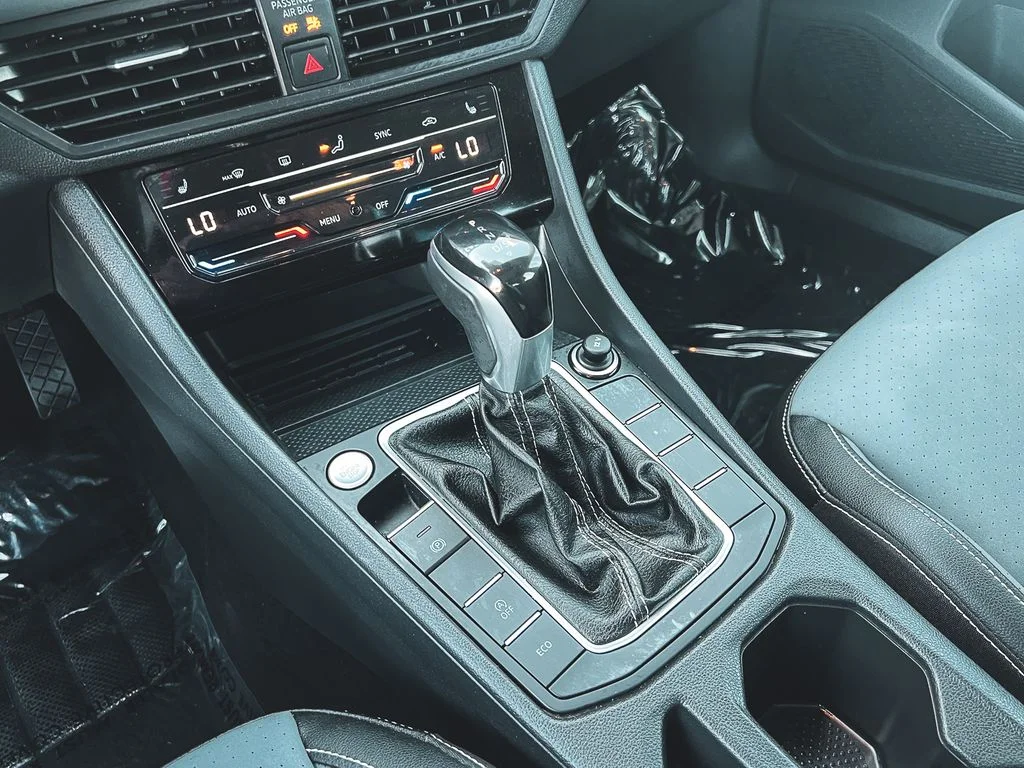 2025 Volkswagen Jetta SE - Photo 14