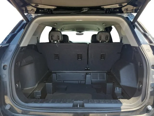 Used 2018 EBONY TWILIGHT METALLIC GMC SLE image 30