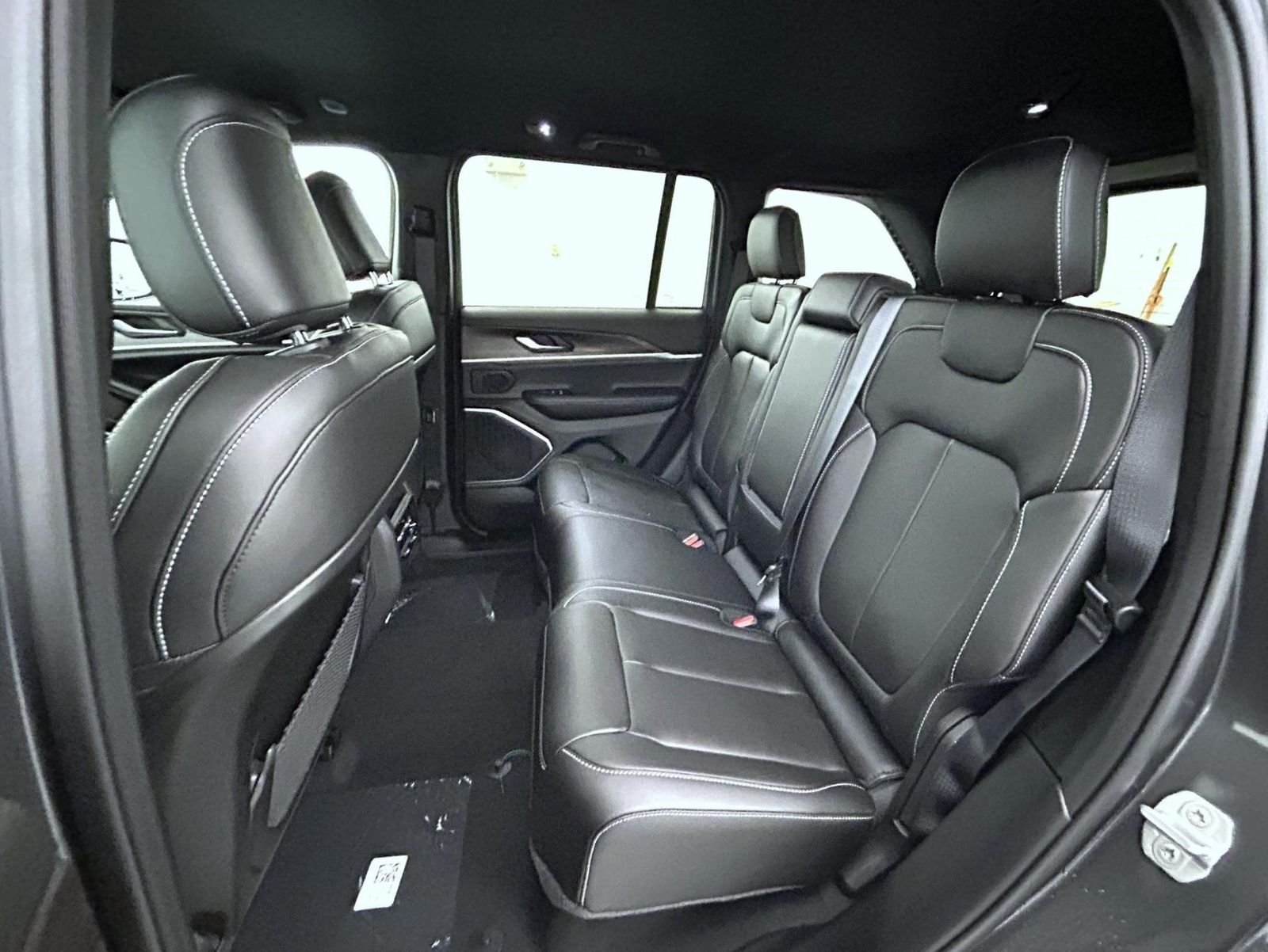 New 2026 Baltic Gray Metallic Clear-Coat Exterior Paint Jeep Limited image 19