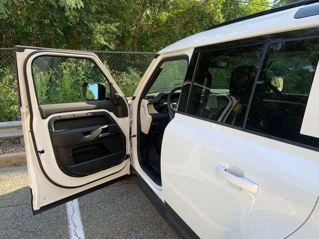 Used 2025 White Land Rover S image 13