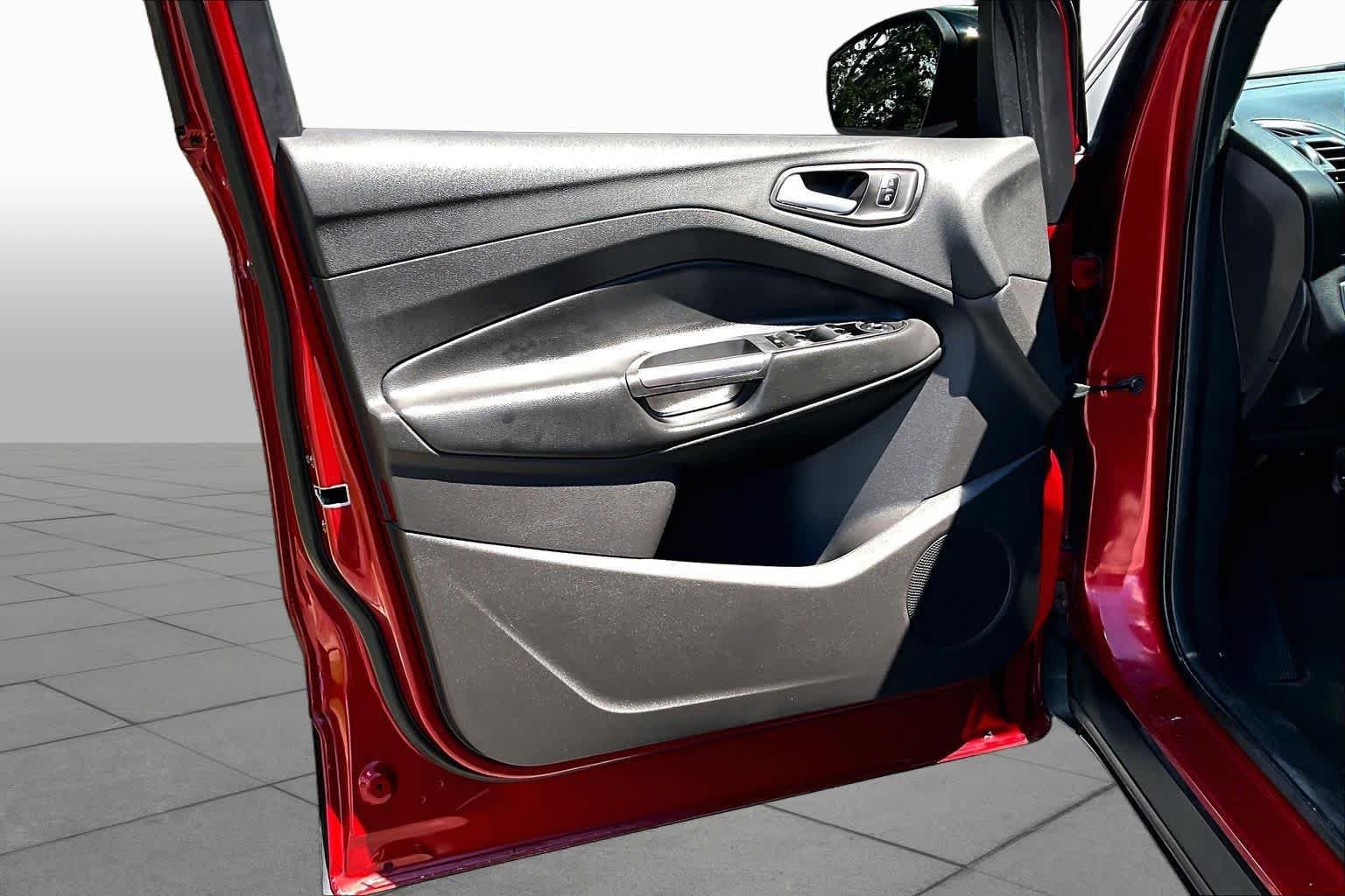 Used 2017 Ruby Red Metallic Tinted Clearcoat Ford SE image 25