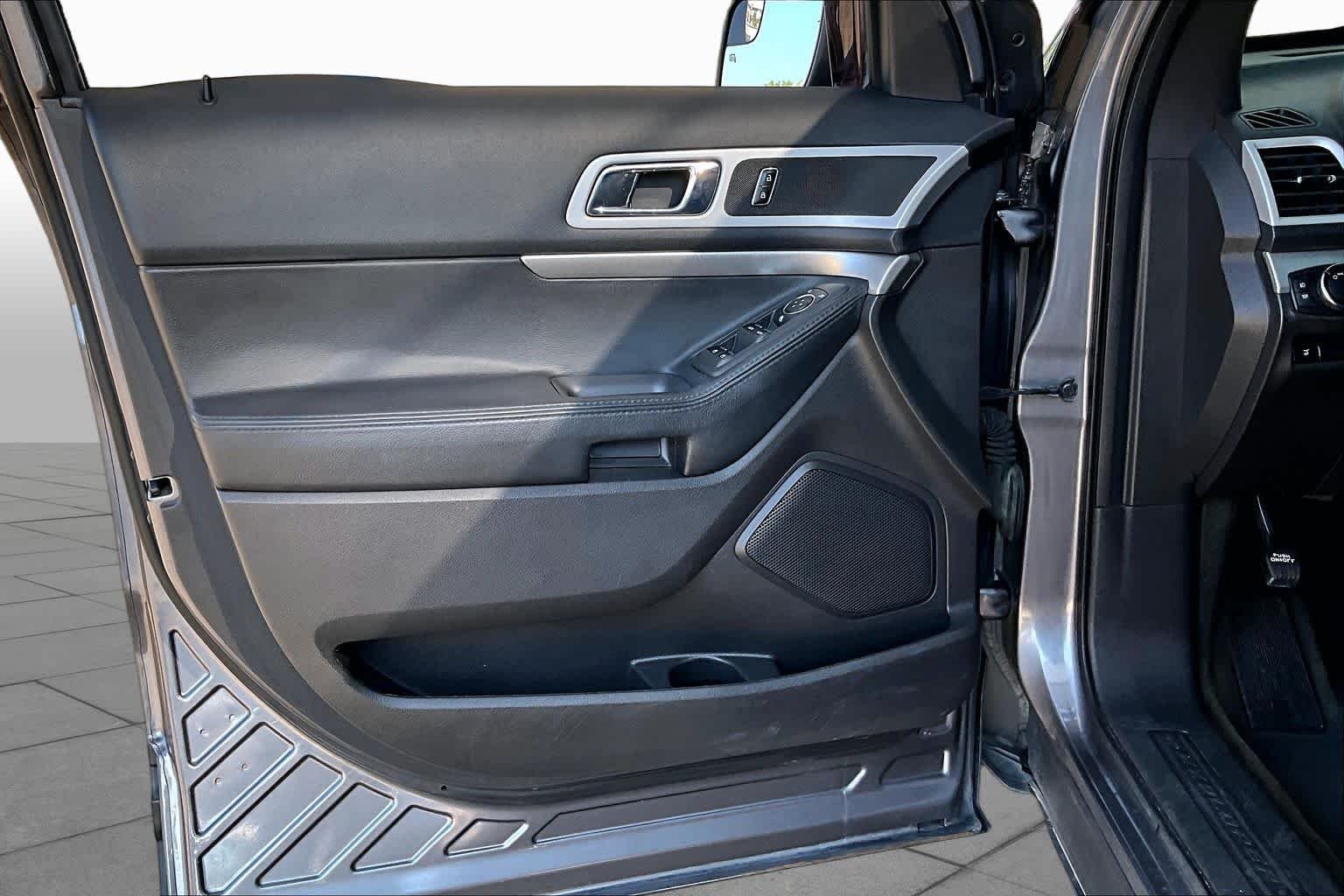 Used 2014 Sterling Gray Metallic Ford XLT image 21