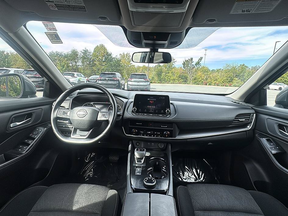 Certified Used 2025 Gun Metallic Nissan SV image 10