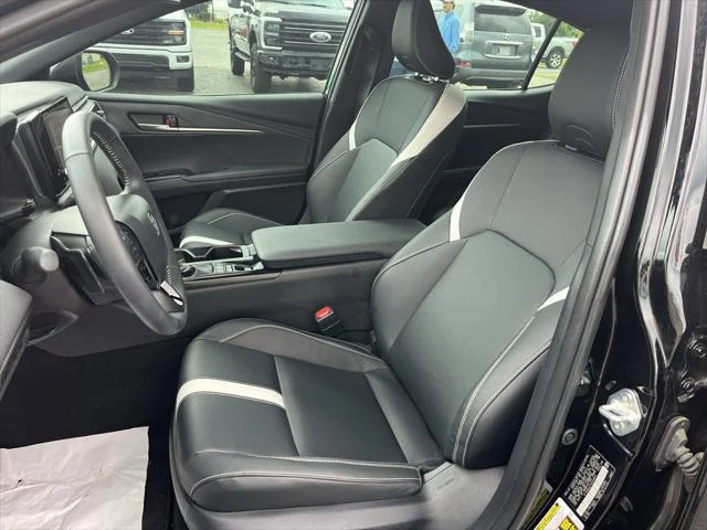 2025 Toyota Camry SE - Photo 16