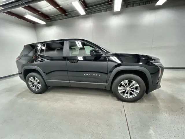 2025 Chevrolet Equinox LT - Photo 9