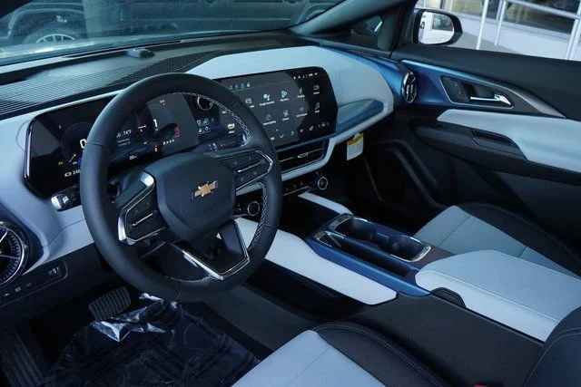 2025 Chevrolet Equinox EV LT - Photo 38