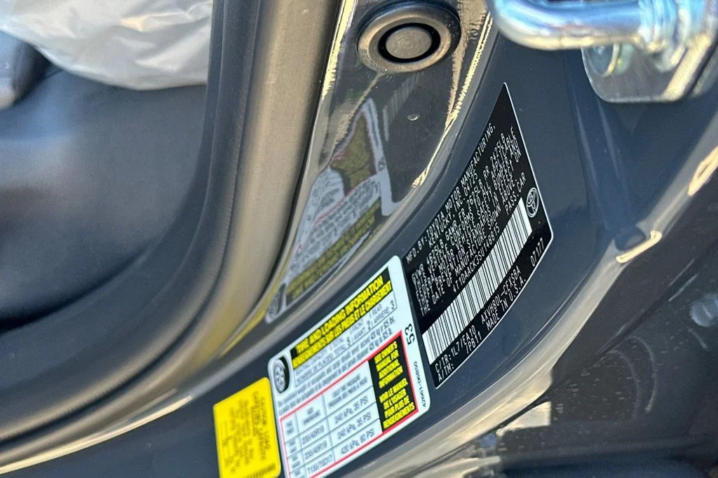 Certified Used 2025  Toyota SE image 19