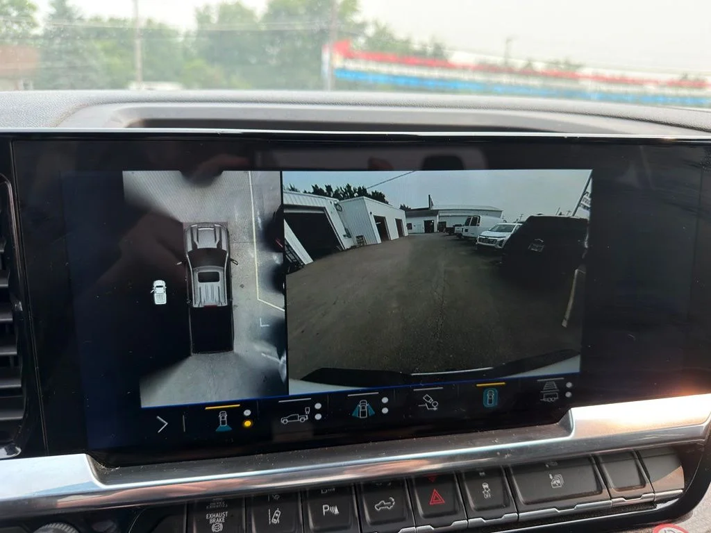 Used 2025 White Chevrolet LT image 3