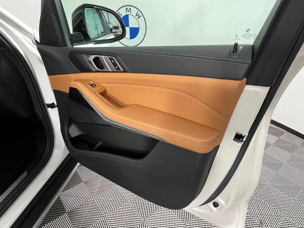 Used 2023 White BMW xDrive40i image 18