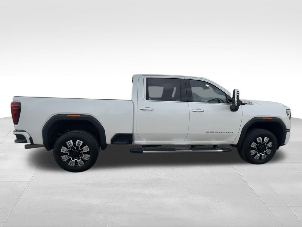 Used 2024 White GMC Denali image 9