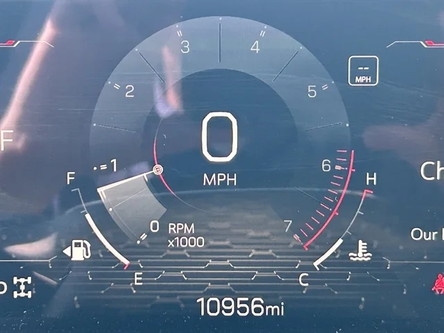 Used 2025 GRAY GMC AWD Elevation image 27