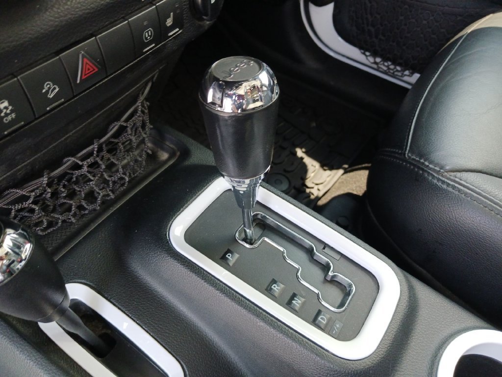 Used 2016 White Jeep Unlimited Sahara image 37