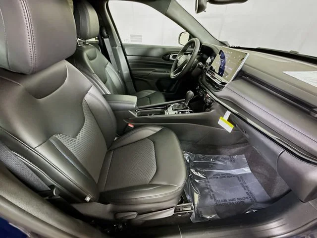 New 2026 Blue Jeep Latitude image 25