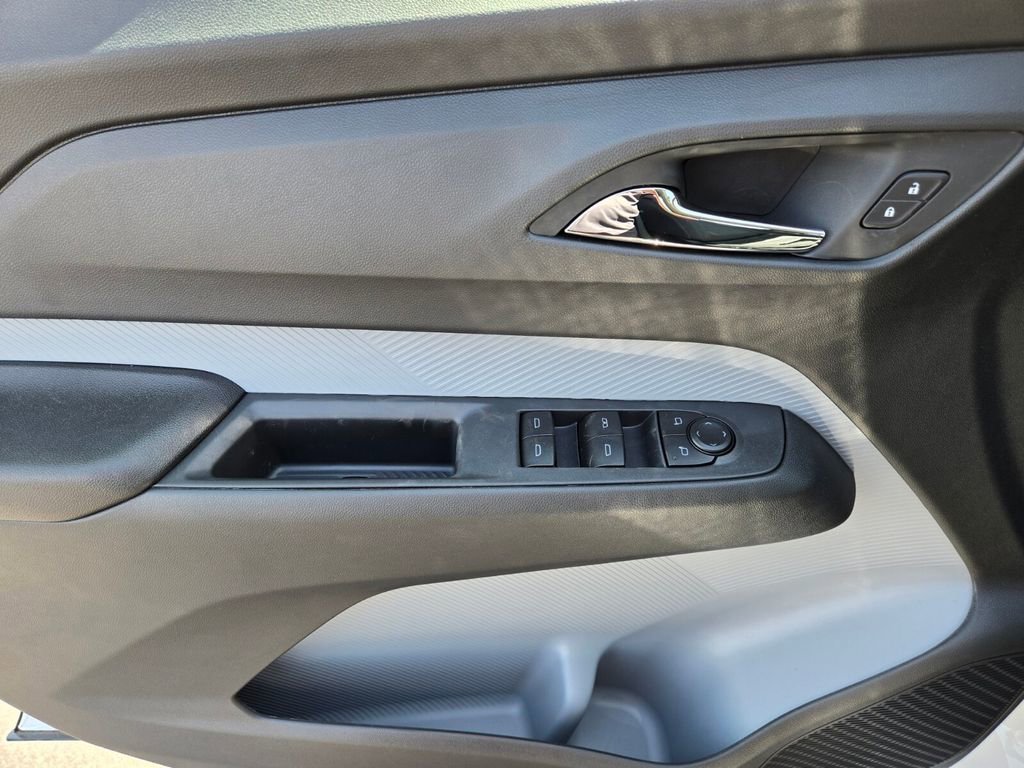 2027 Chevrolet Bolt LT - Photo 9