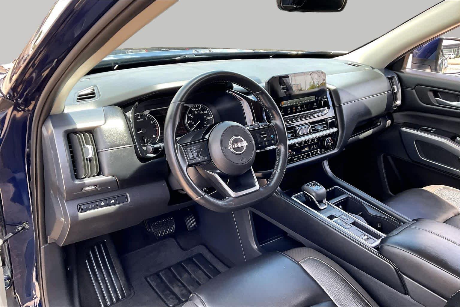 Used 2025 Deep Ocean Blue Nissan SL image 16