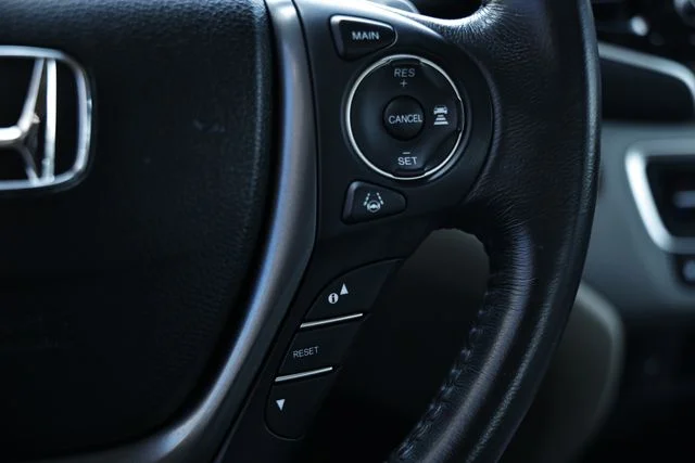 Used 2023 Platinum White Pearl Honda RTL image 38