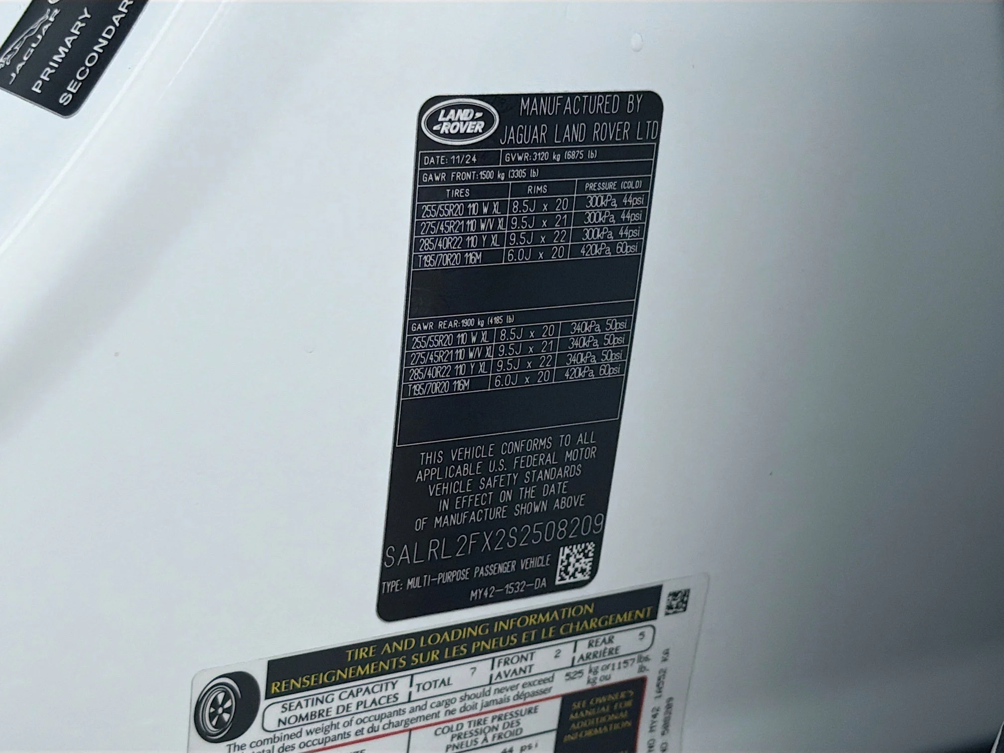 Certified Used 2025 Fuji White Land Rover Dynamic SE image 46