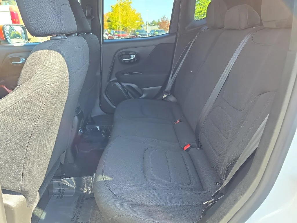 Certified Used 2020 White Jeep Latitude image 9