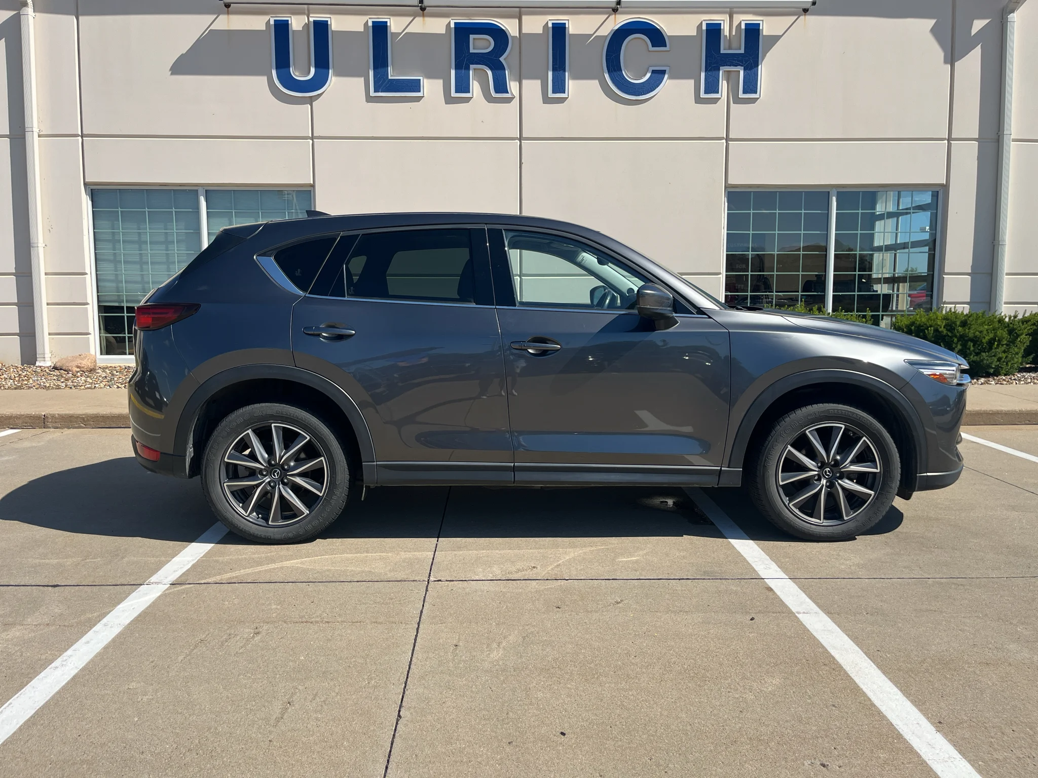 Used 2017 Machine Gray Metallic Mazda Grand Touring image 9