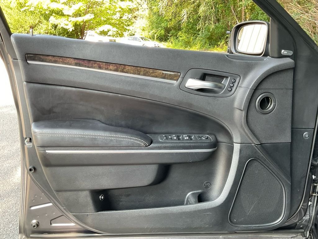 Used 2018 Gray Chrysler Limited image 34