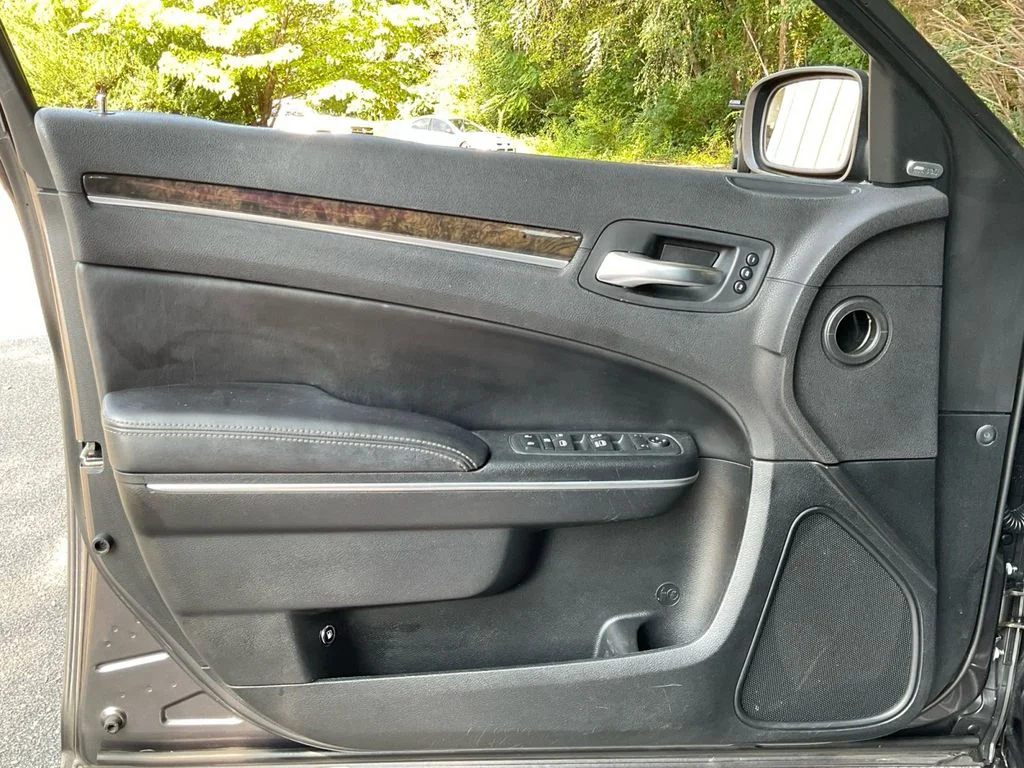 Used 2018 Gray Chrysler Limited image 34