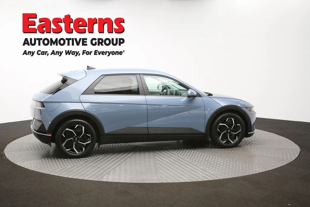 Used 2023 Blue Hyundai SE image 40