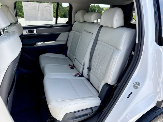Used 2024 White Hyundai SEL image 22