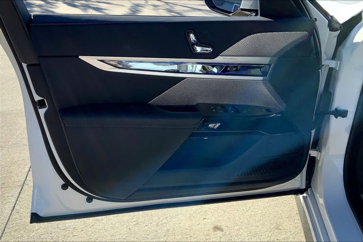 2025 BMW 7 Series 760i - Photo 10