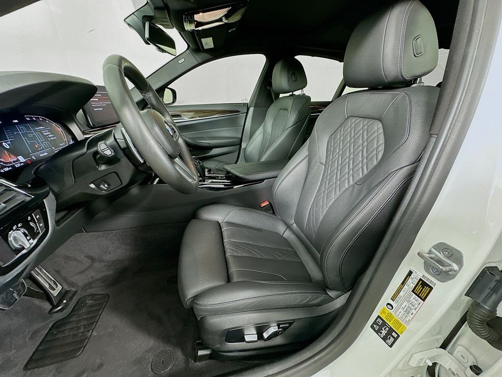 Used 2022 Alpine White BMW 540i xDrive image 21