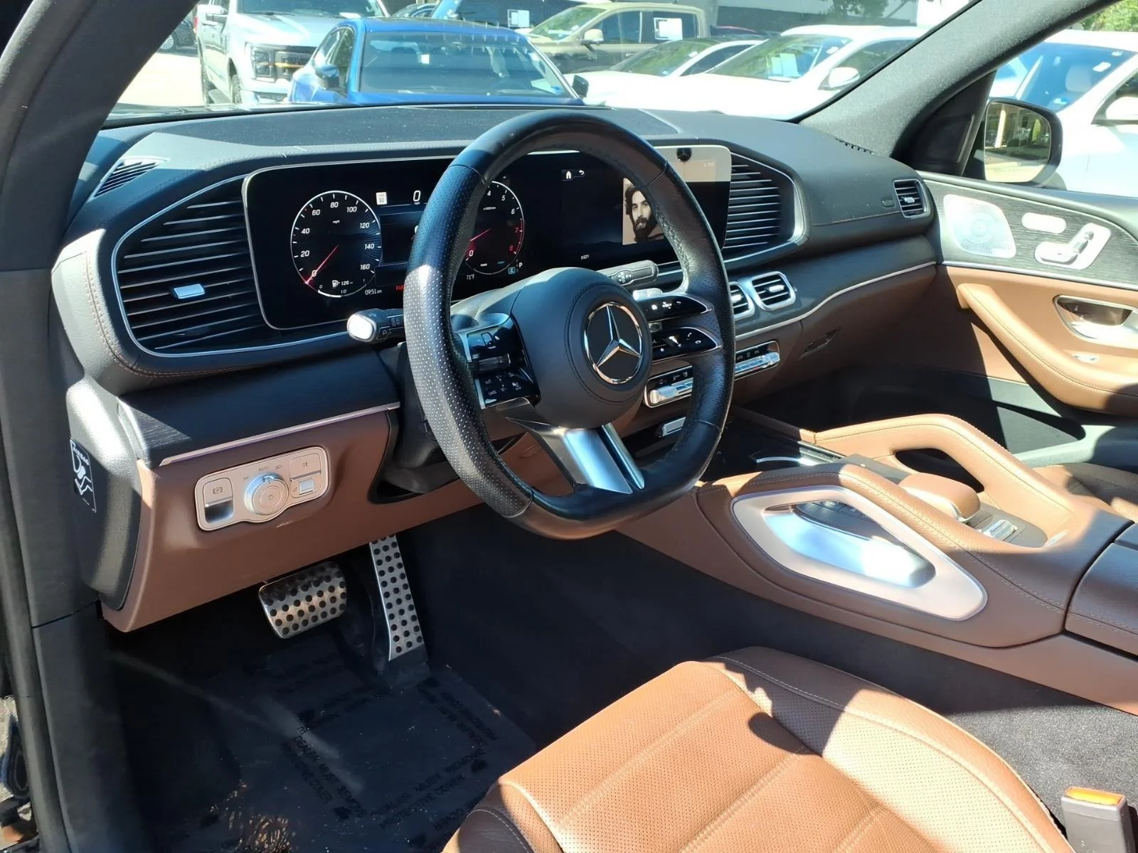 Used 2025 Obsidian Black Metallic Mercedes-Benz GLS 580 image 26