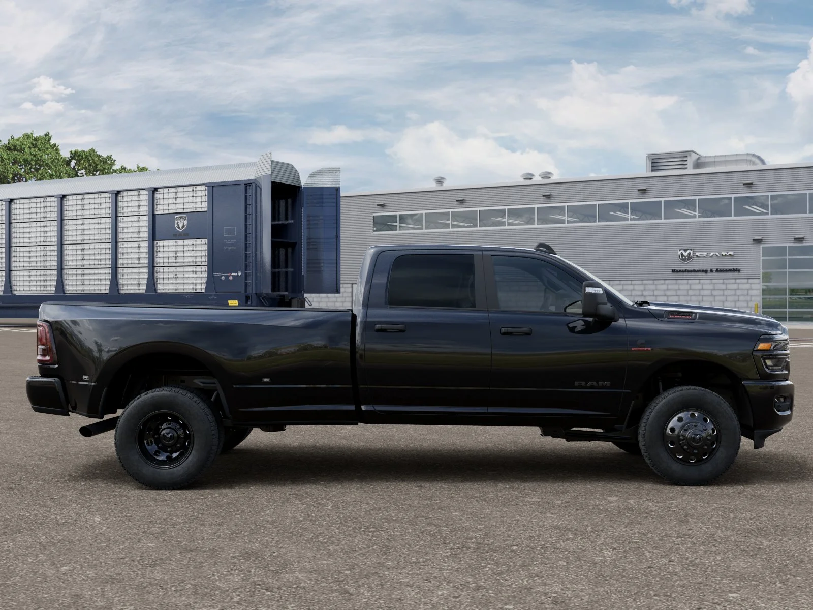 New 2026 Diamond Black Crystal Pearl-Coat Exterior Paint RAM BIG HORN image 12