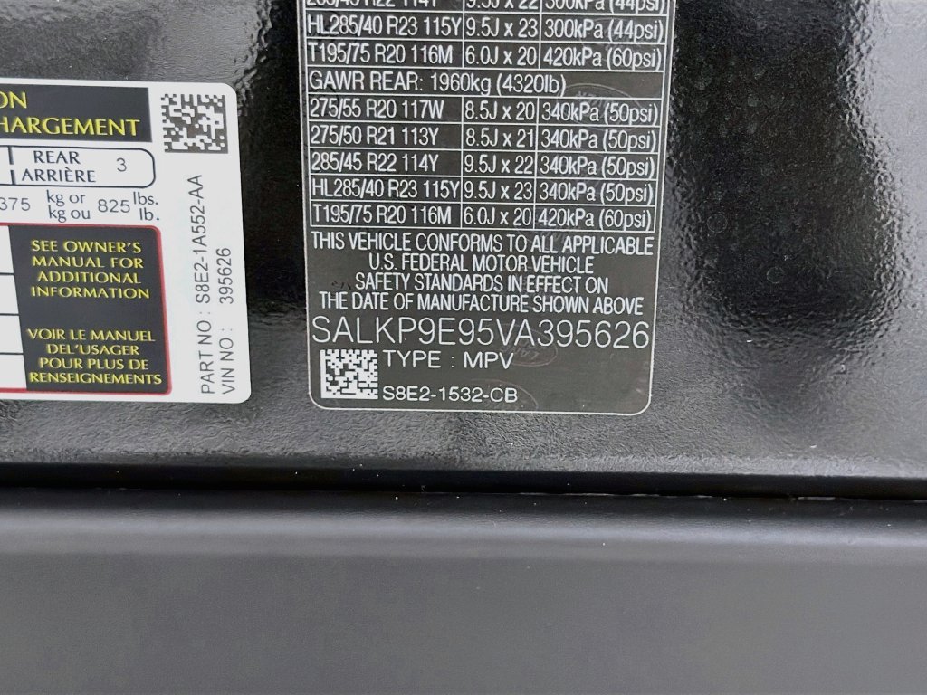 New 2027 Santorini Black Land Rover SE image 35